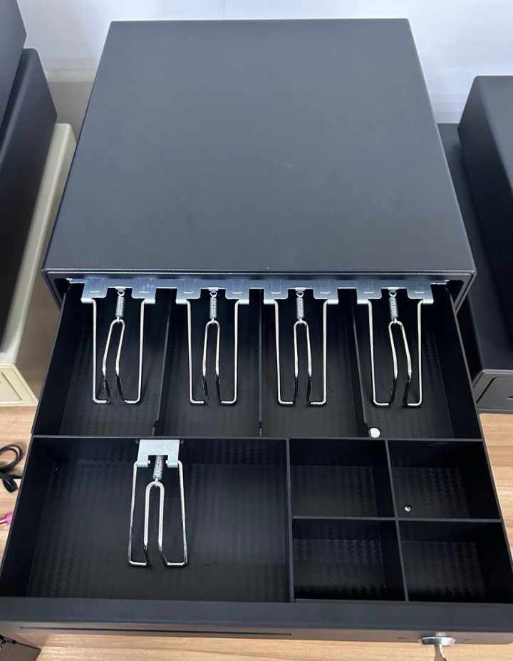 Két đựng tiền quầy thu ngân